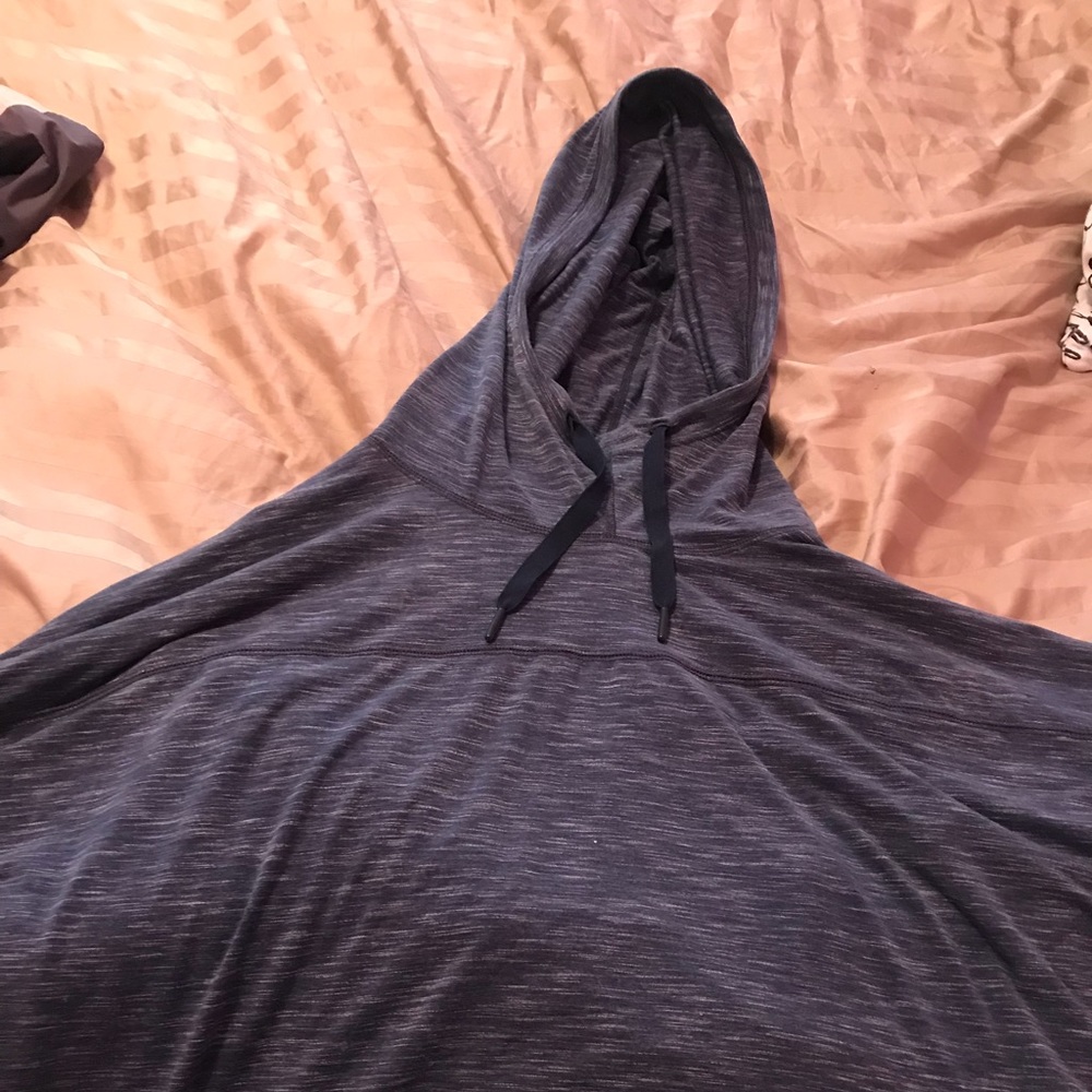 Gap fit workout thin sweater/top